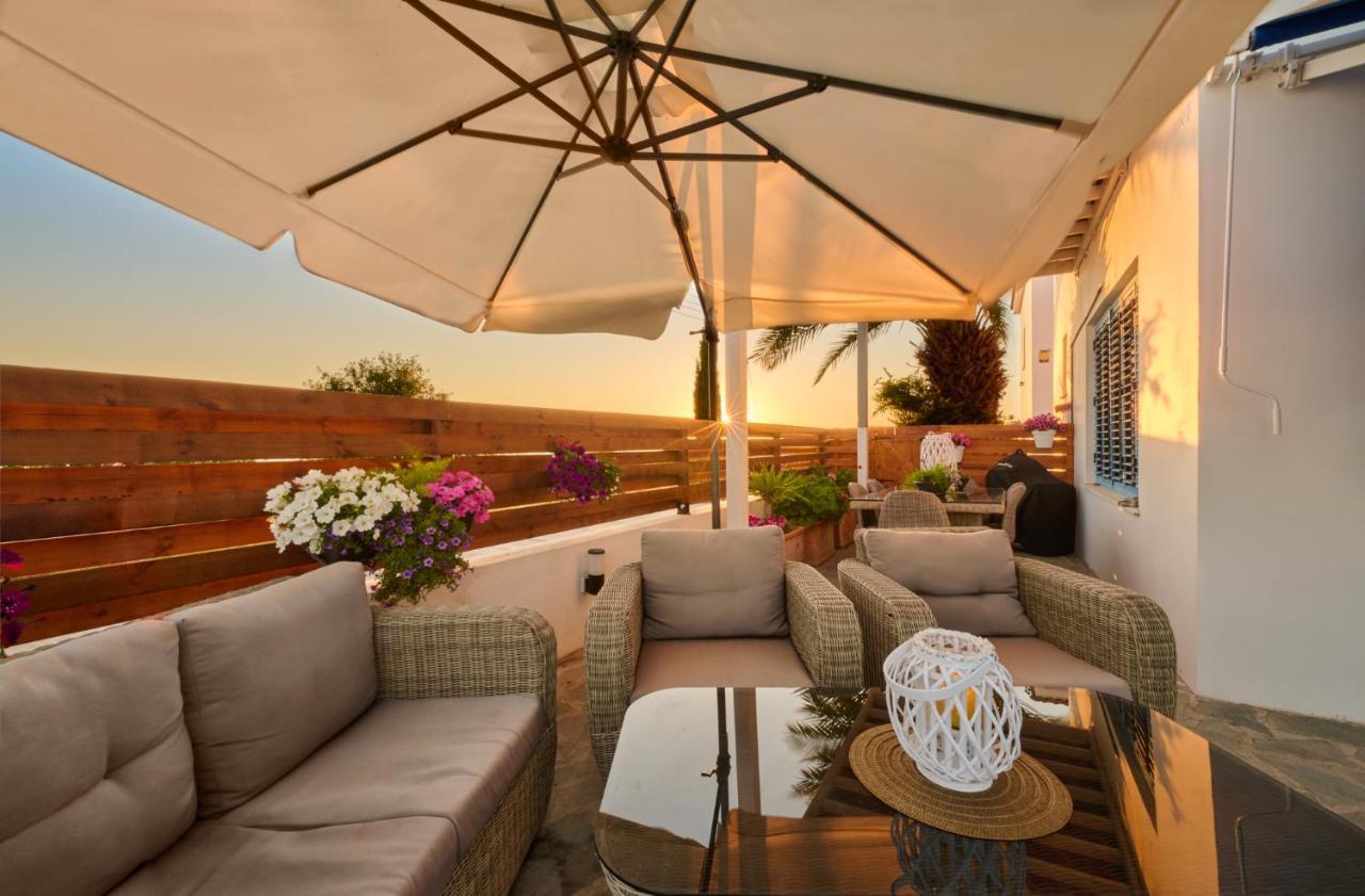 Villanelle Bed & Breakfast Welcomes Dog Lovers Only Tala Exterior photo